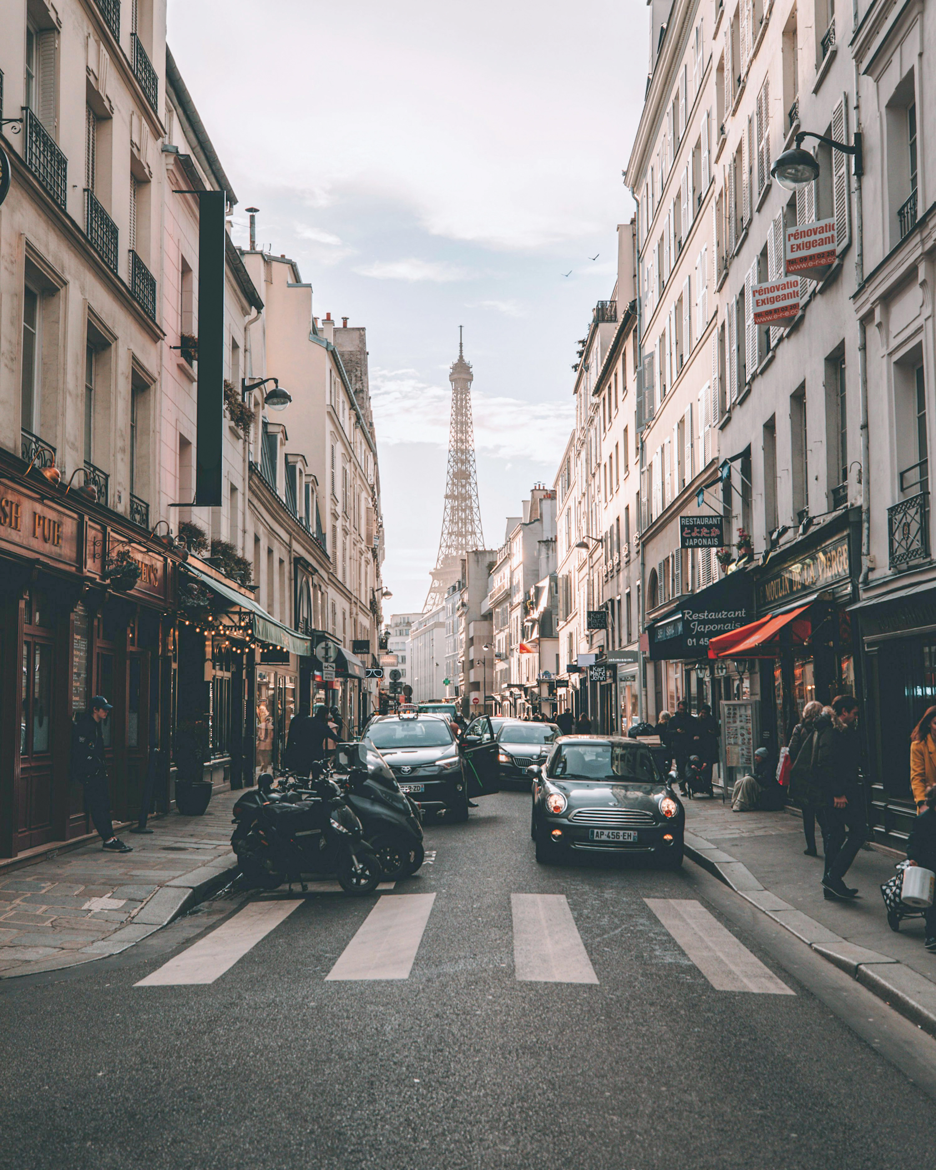International location — Paris street